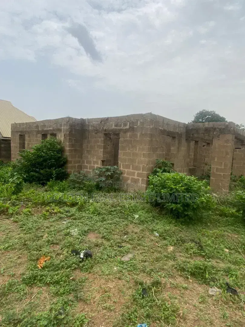 3bdrm Apartment in Oluyole for sale in Oluyole