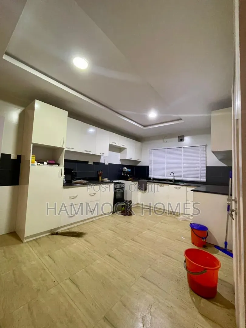 4bdrm Duplex in Jericho for rent in Jericho