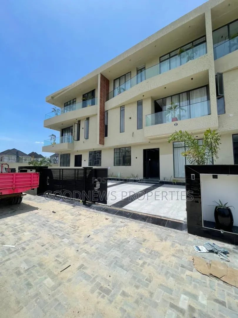 5bdrm Duplex in Lekki Phase 1 for sale in Lekki Phase 1