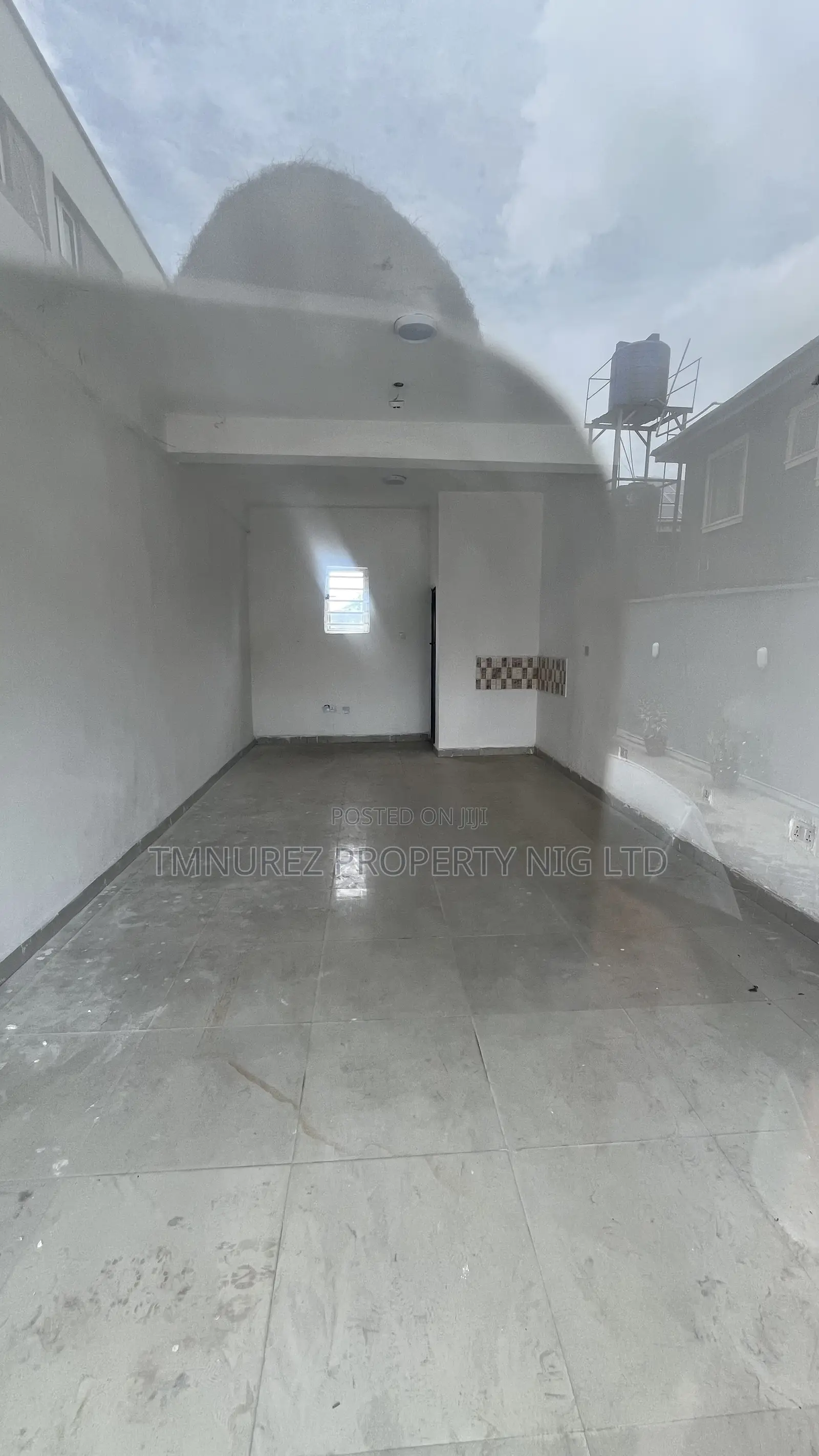 Show Room Shop for Rent in Ado / Ajah