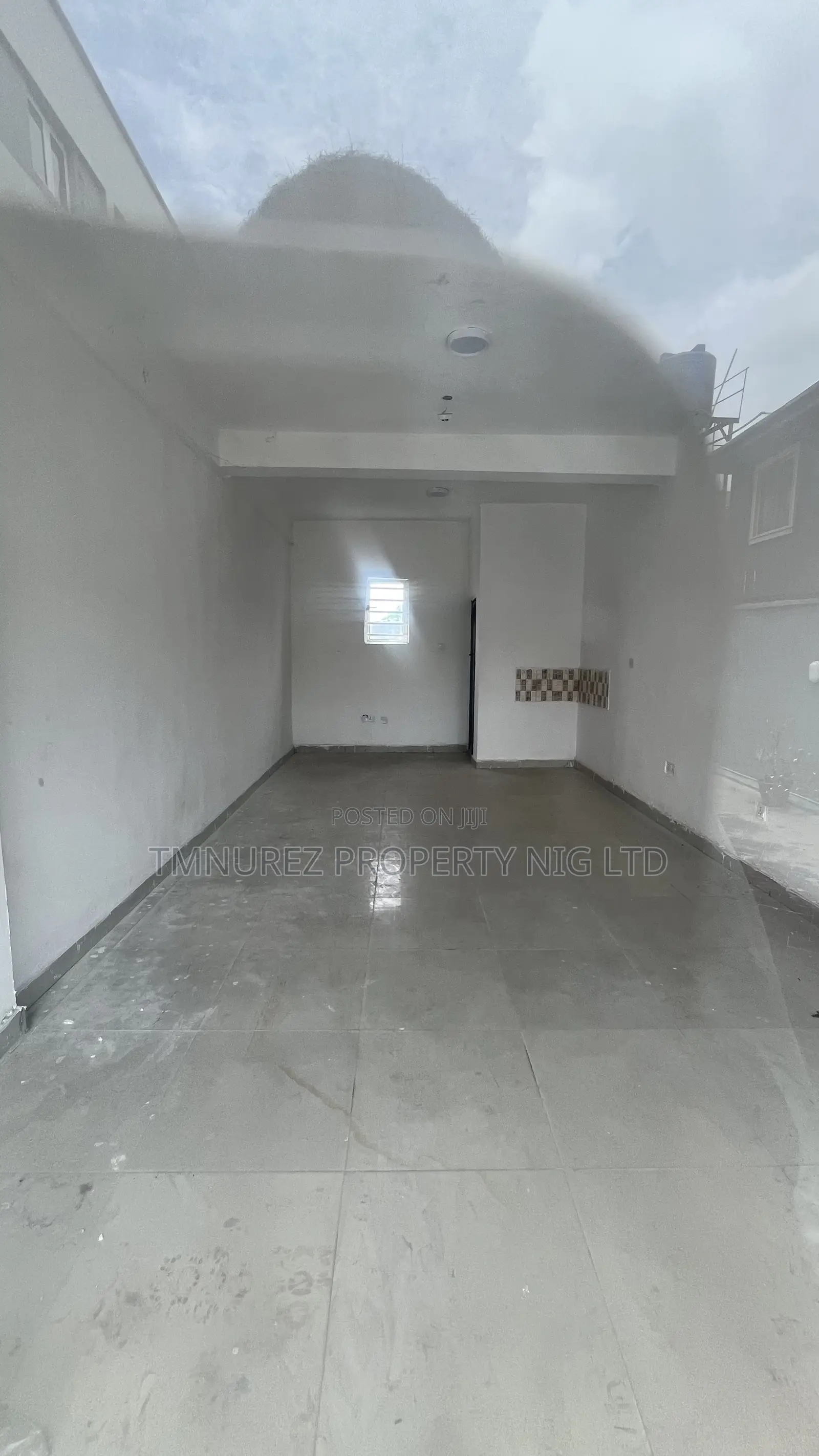 Show Room Shop for Rent in Ado / Ajah