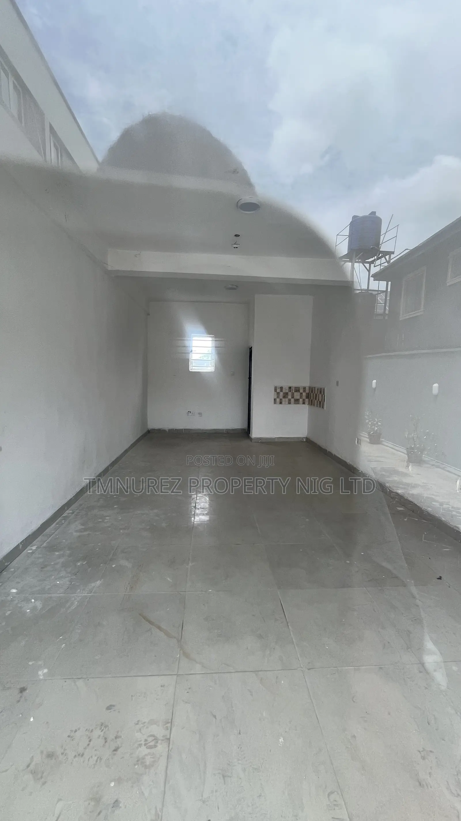 Show Room Shop for Rent in Ado / Ajah