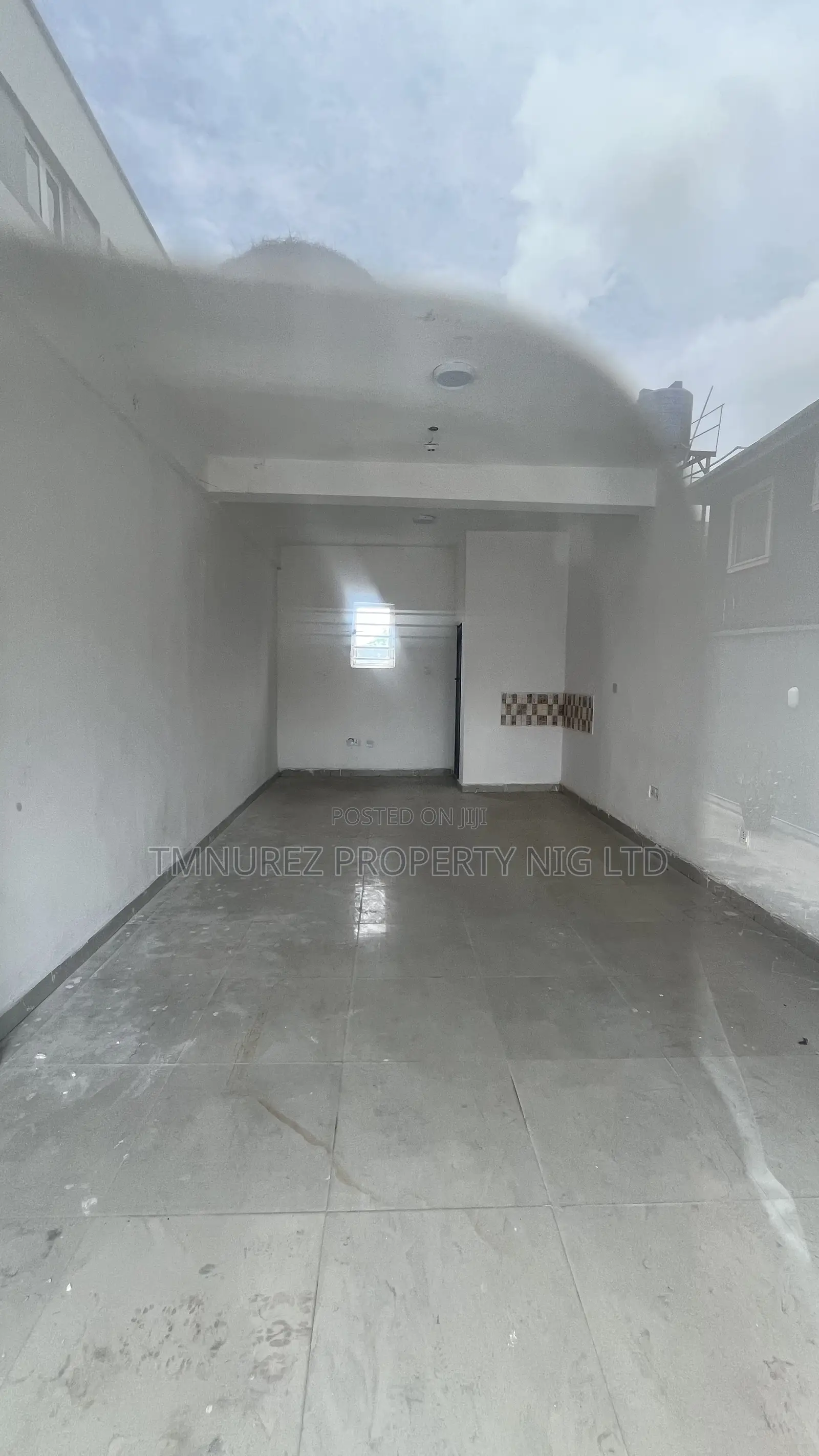 Show Room Shop for Rent in Ado / Ajah