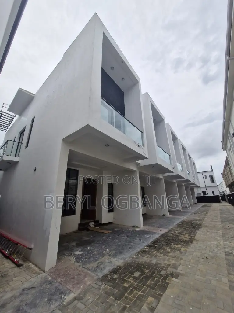 3bdrm Duplex in Ikota for sale in Ikota