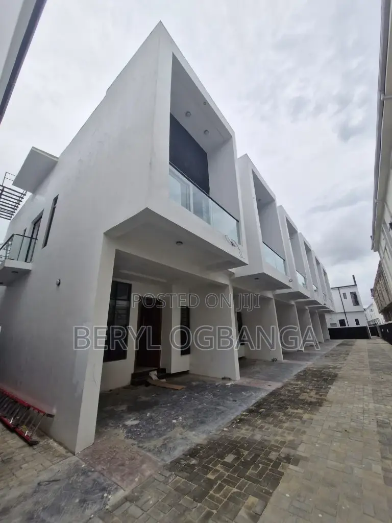 3bdrm Duplex in Ikota for sale in Ikota