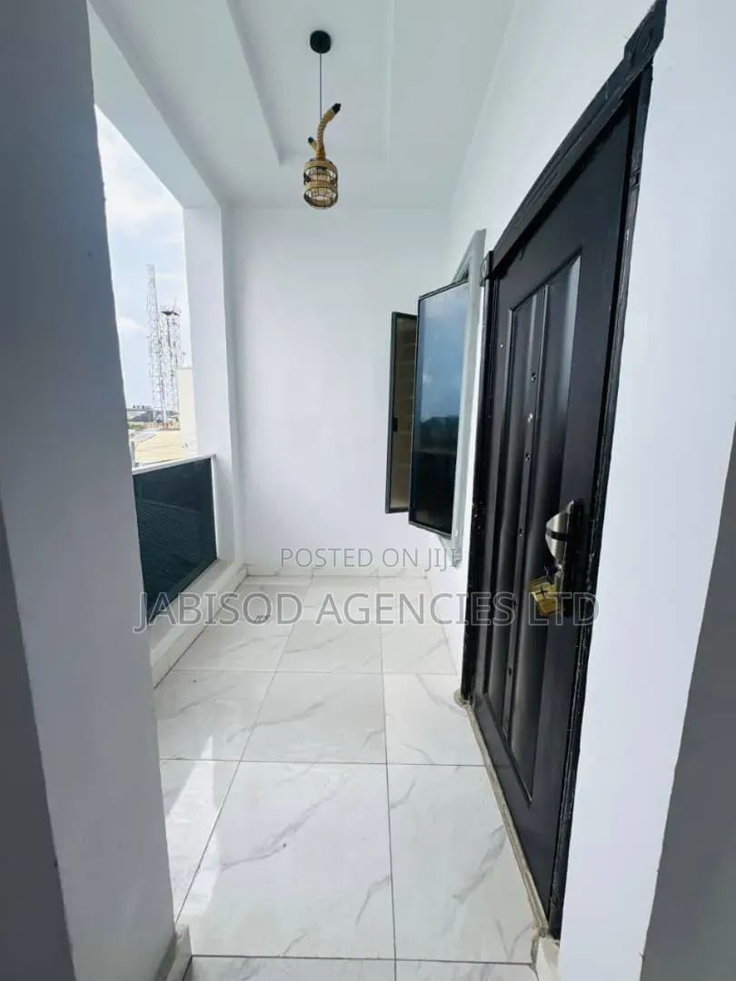 3bdrm Block of Flats in Aderibigbe, Masha for rent in Masha