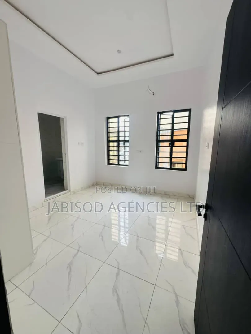 3bdrm Block of Flats in Aderibigbe, Masha for rent in Masha
