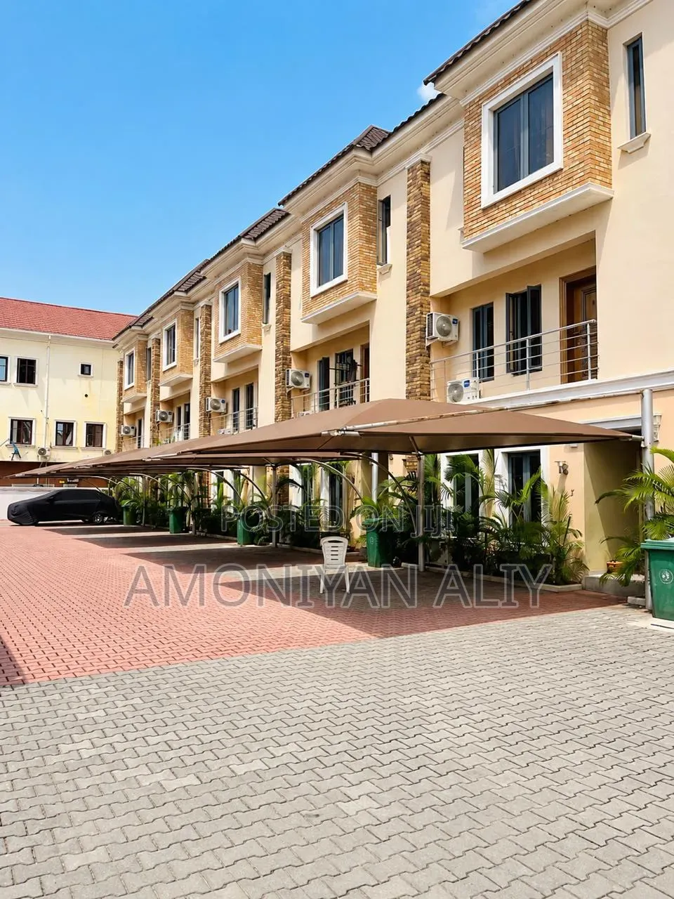 4bdrm Townhouse/Terrace in Abiola Court, Ikate for sale in Ikate
