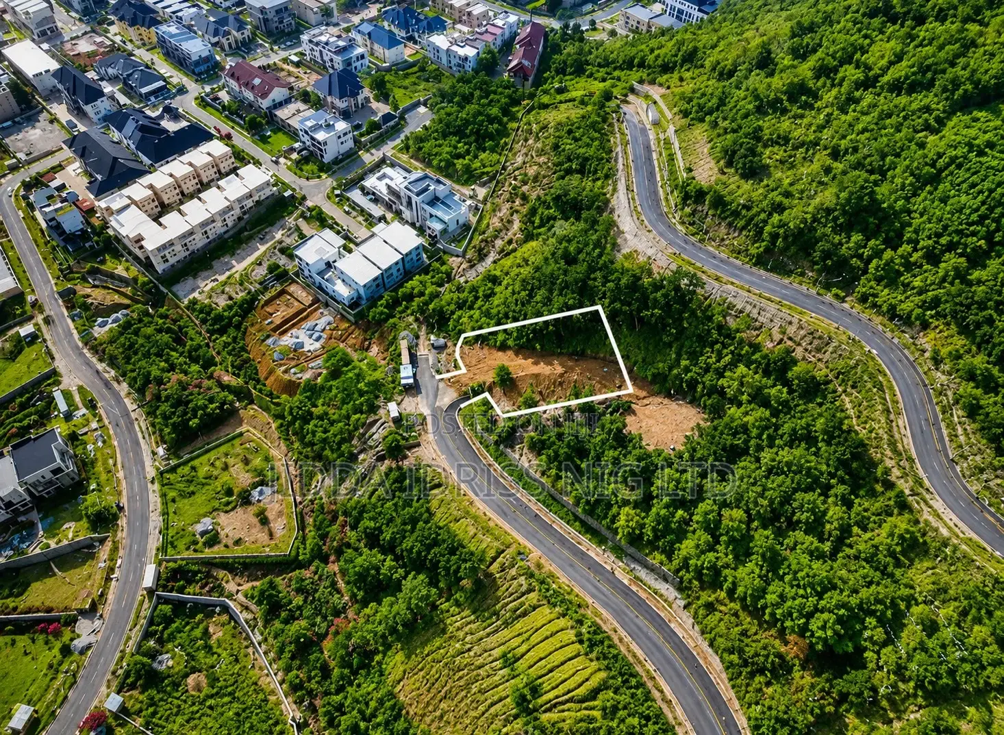Prime Guzape Main Plot on Tarred Road – 1,842sqm in Guzape District