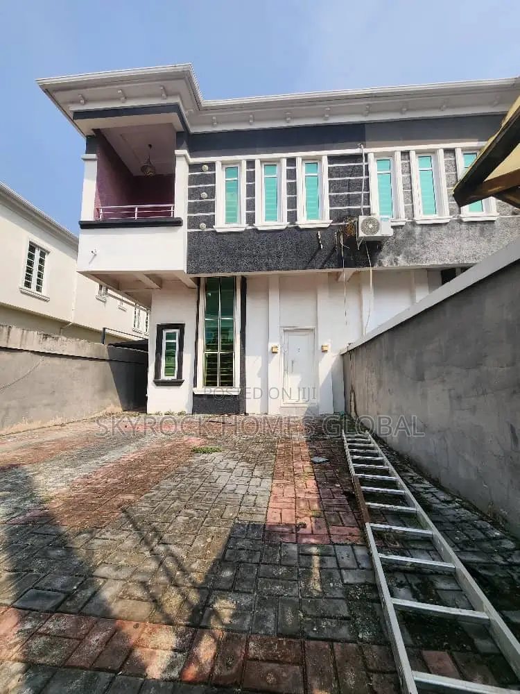 4bdrm Duplex in Ikota for sale in Ikota