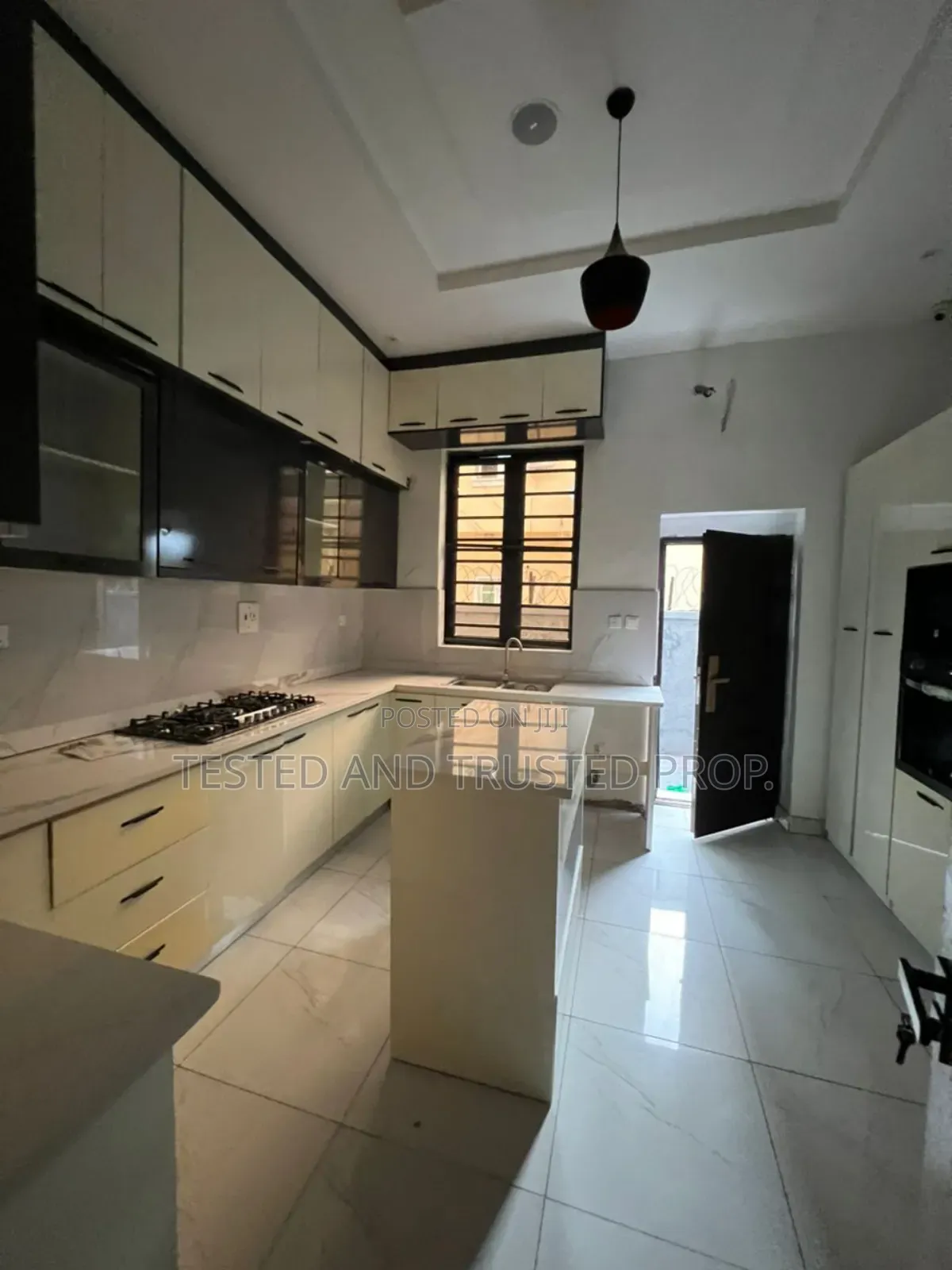 4bdrm Duplex in Agungi for rent in Agungi