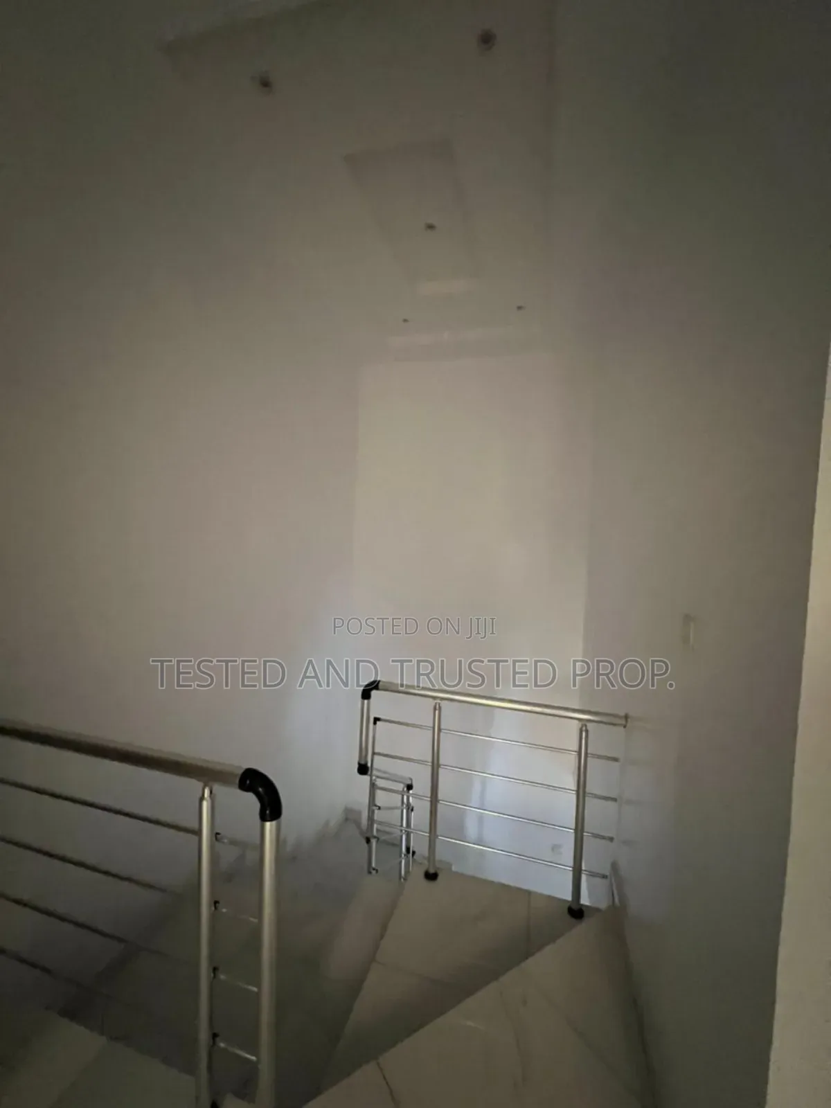 4bdrm Duplex in Agungi for rent in Agungi