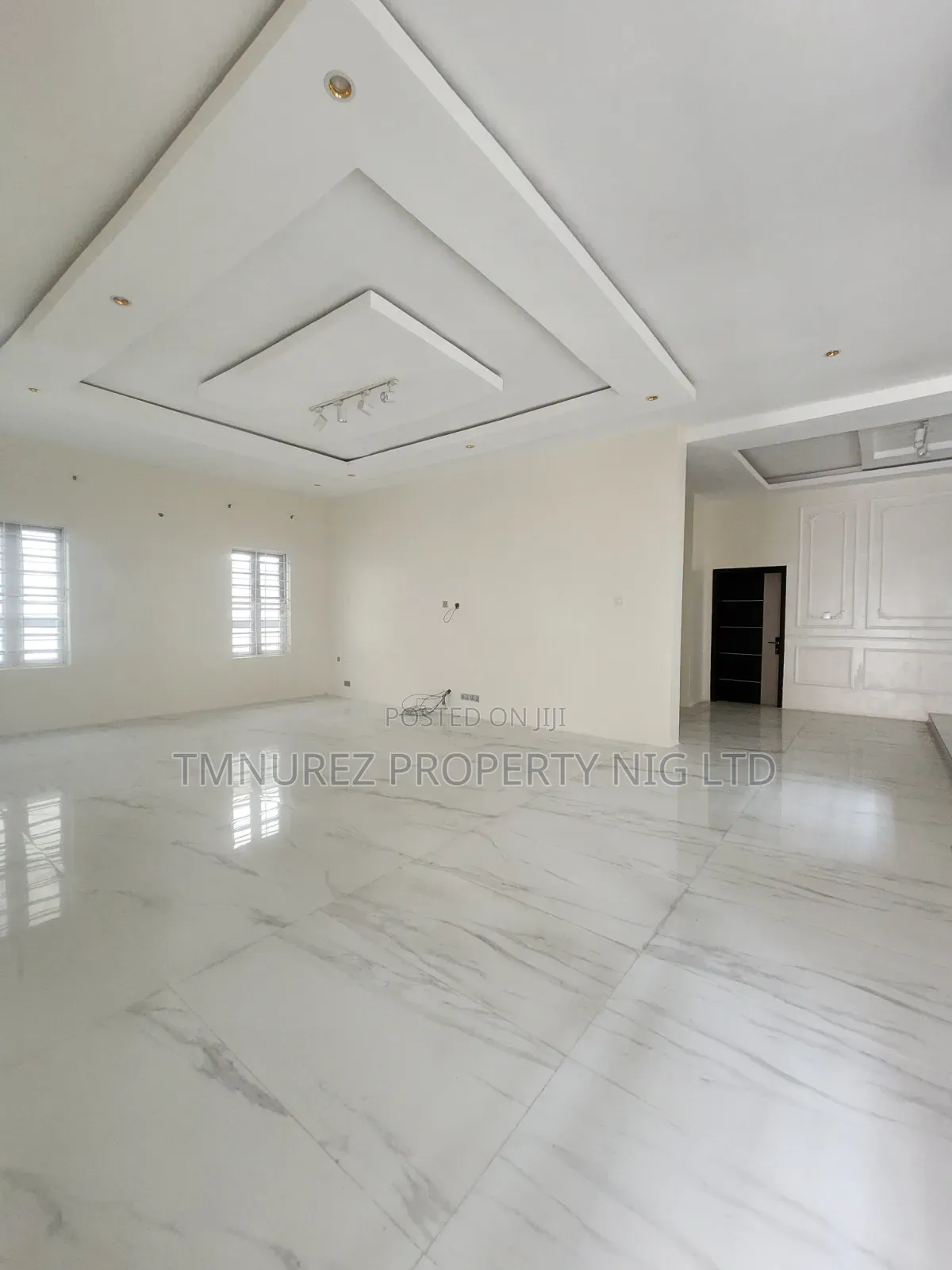 5bdrm Duplex in Chevron for rent in Chevron