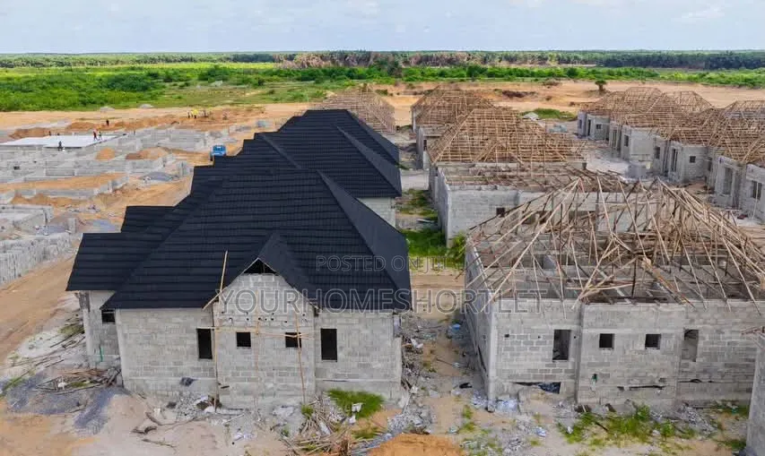 Fully Finished 4/3 Bedroom Bungalow With Easy 12 Months Spread in Lekki Expressway