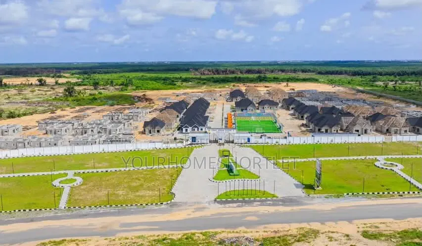 Fully Finished 4/3 Bedroom Bungalow With Easy 12 Months Spread in Lekki Expressway