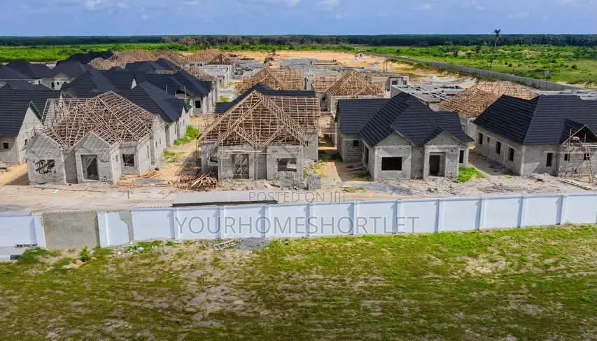 Fully Finished 4/3 Bedroom Bungalow With Easy 12 Months Spread in Lekki Expressway