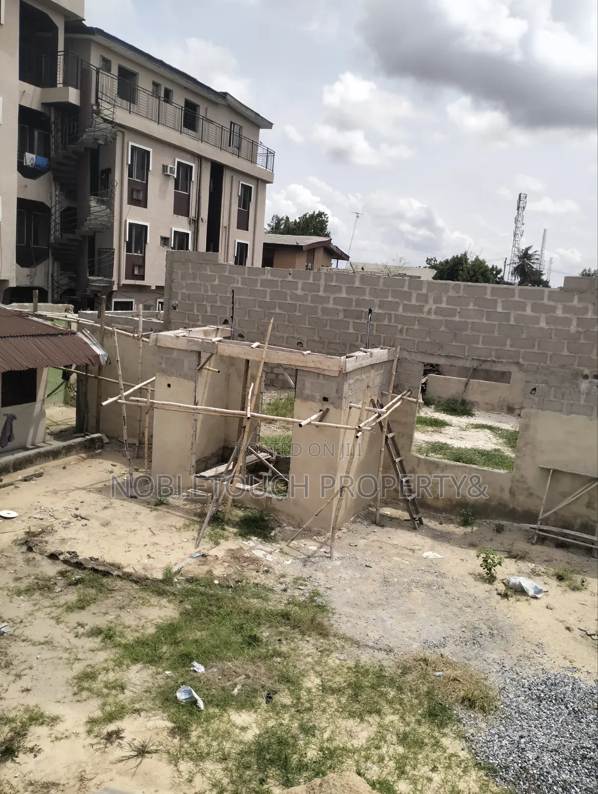 5bdrm Bungalow in First Gate Bus Stop for sale in Iba / Ojo