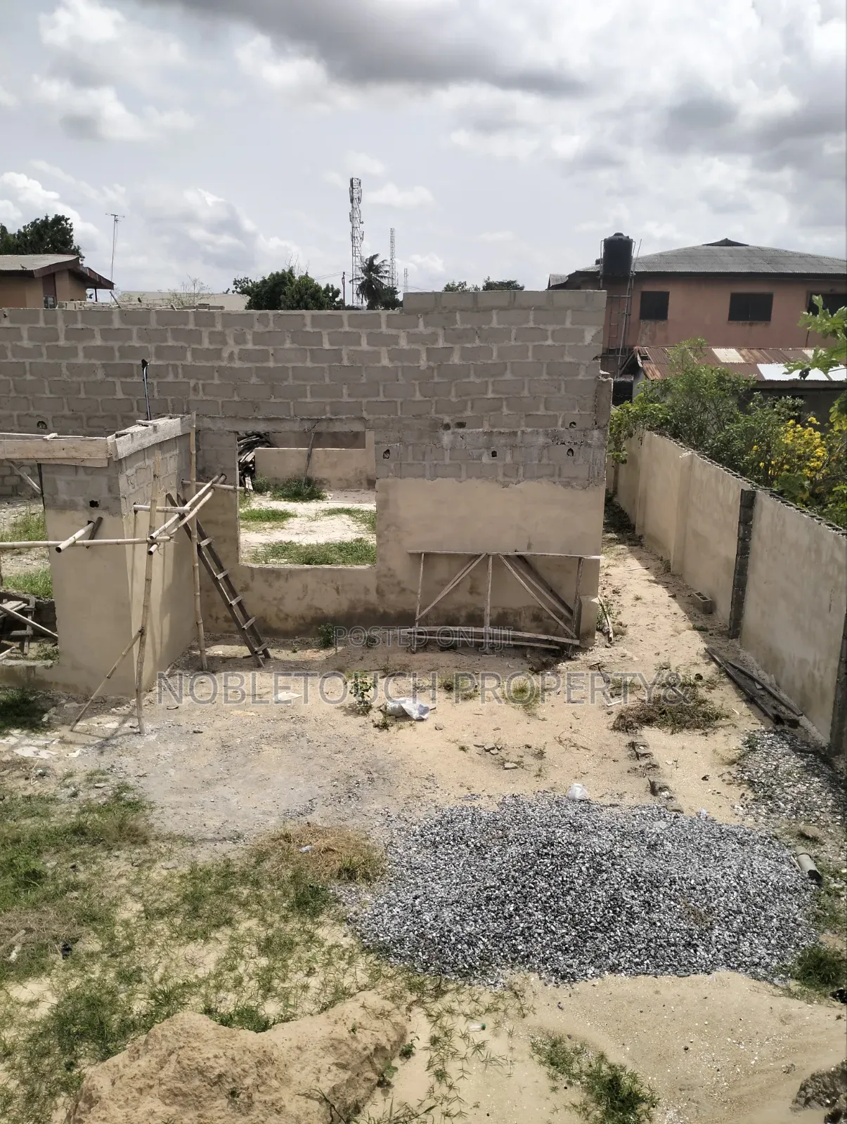 5bdrm Bungalow in First Gate Bus Stop for sale in Iba / Ojo