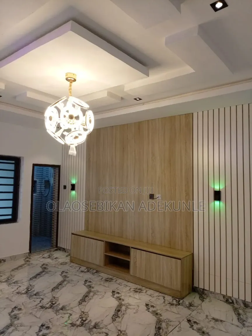 2bdrm Apartment in Akala Express, Oluyole for rent in Oluyole