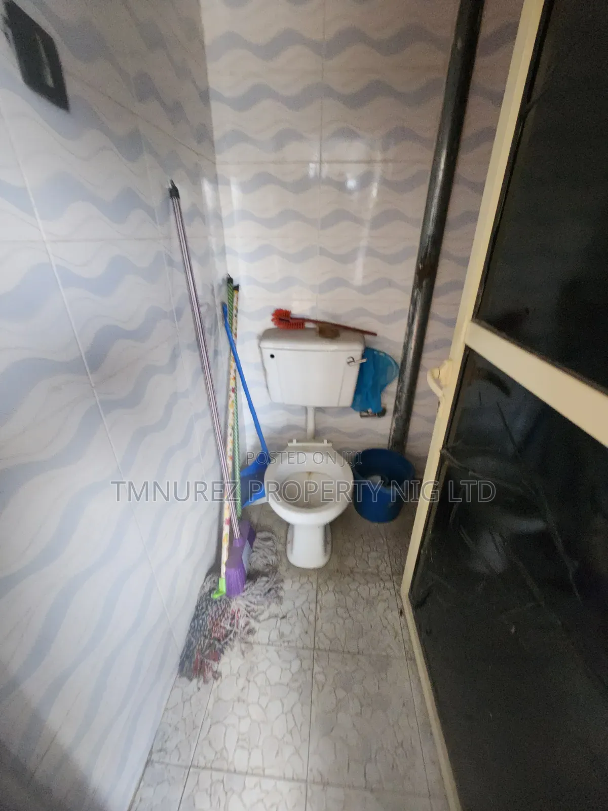 Showroom Shop for Rent Lekki Phase1 Very Busy Road in Lekki Phase 1