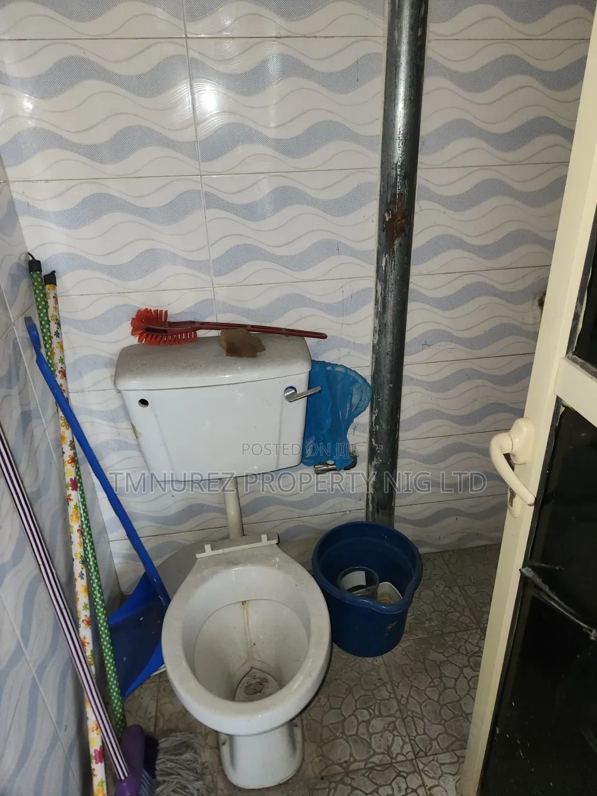 Showroom Shop for Rent Lekki Phase1 Very Busy Road in Lekki Phase 1