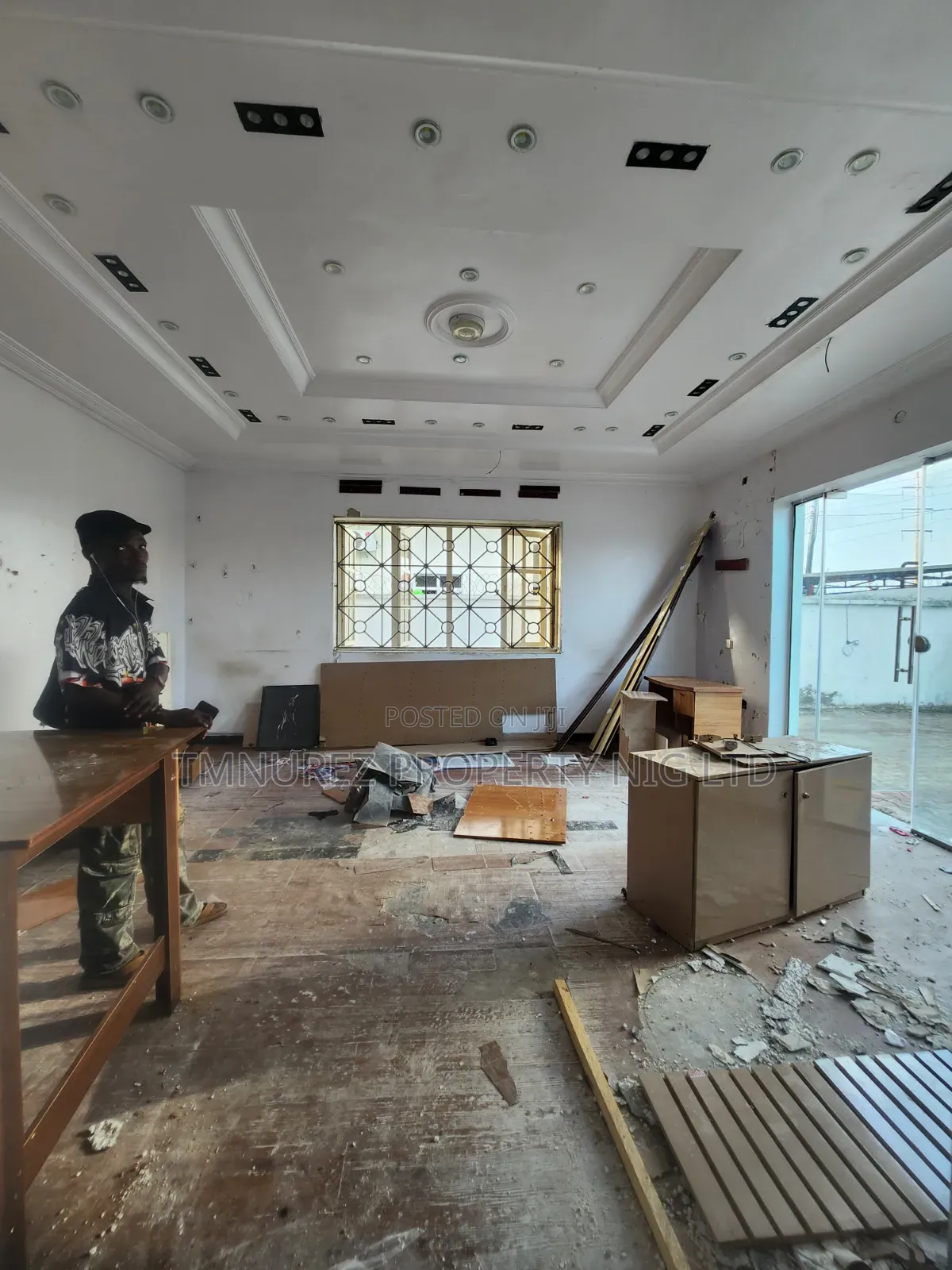 Groundfloor Shop for Rent in a Busy Road Lekki Phase1 in Lekki Phase 1