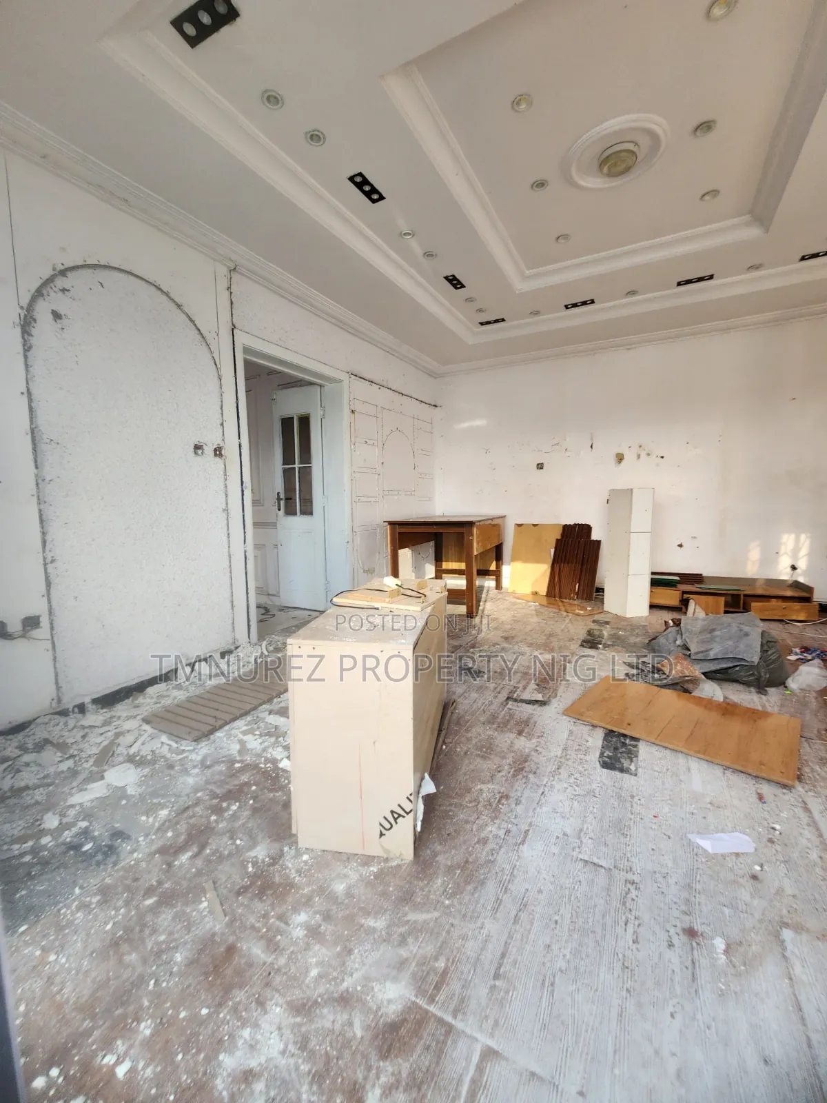 Groundfloor Shop for Rent in a Busy Road Lekki Phase1 in Lekki Phase 1