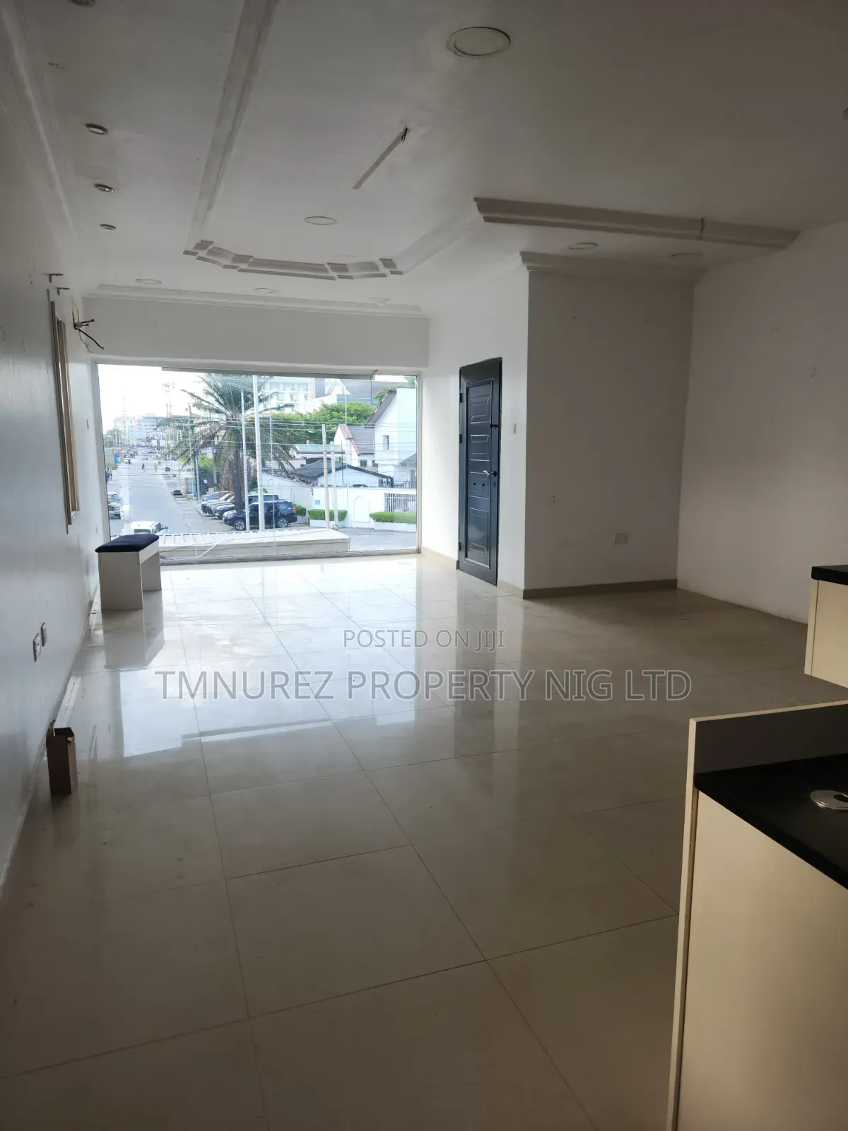 Showroom Shop for Rent in a Very Busy Area Lekki Phase1 in Lekki Phase 1