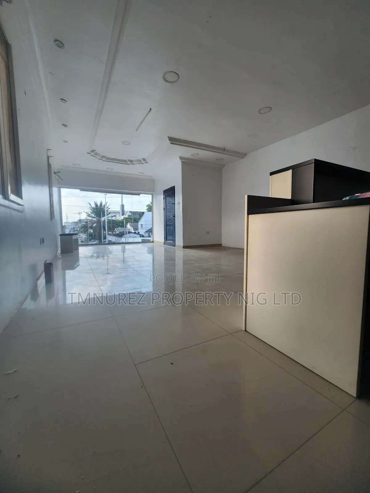 Showroom Shop for Rent in a Very Busy Area Lekki Phase1 in Lekki Phase 1
