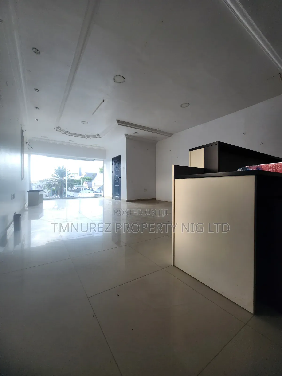 Showroom Shop for Rent in a Very Busy Area Lekki Phase1 in Lekki Phase 1