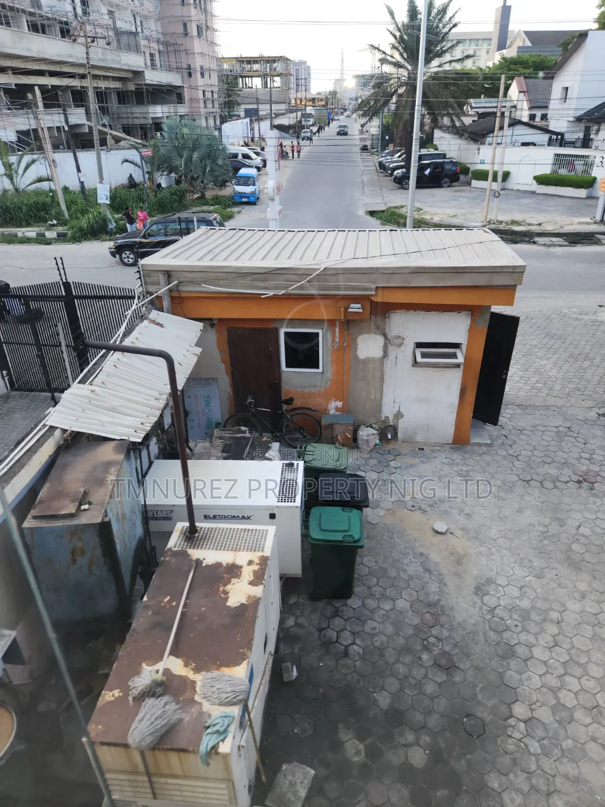 Showroom Shop for Rent in a Very Busy Area Lekki Phase1 in Lekki Phase 1