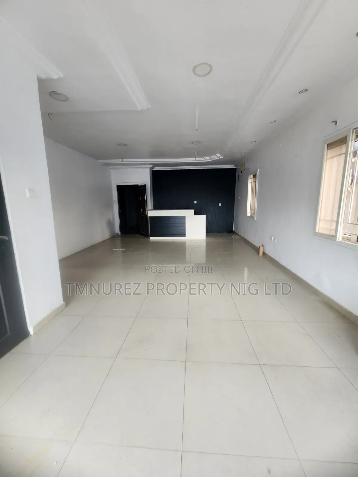 Showroom Shop for Rent in a Very Busy Area Lekki Phase1 in Lekki Phase 1