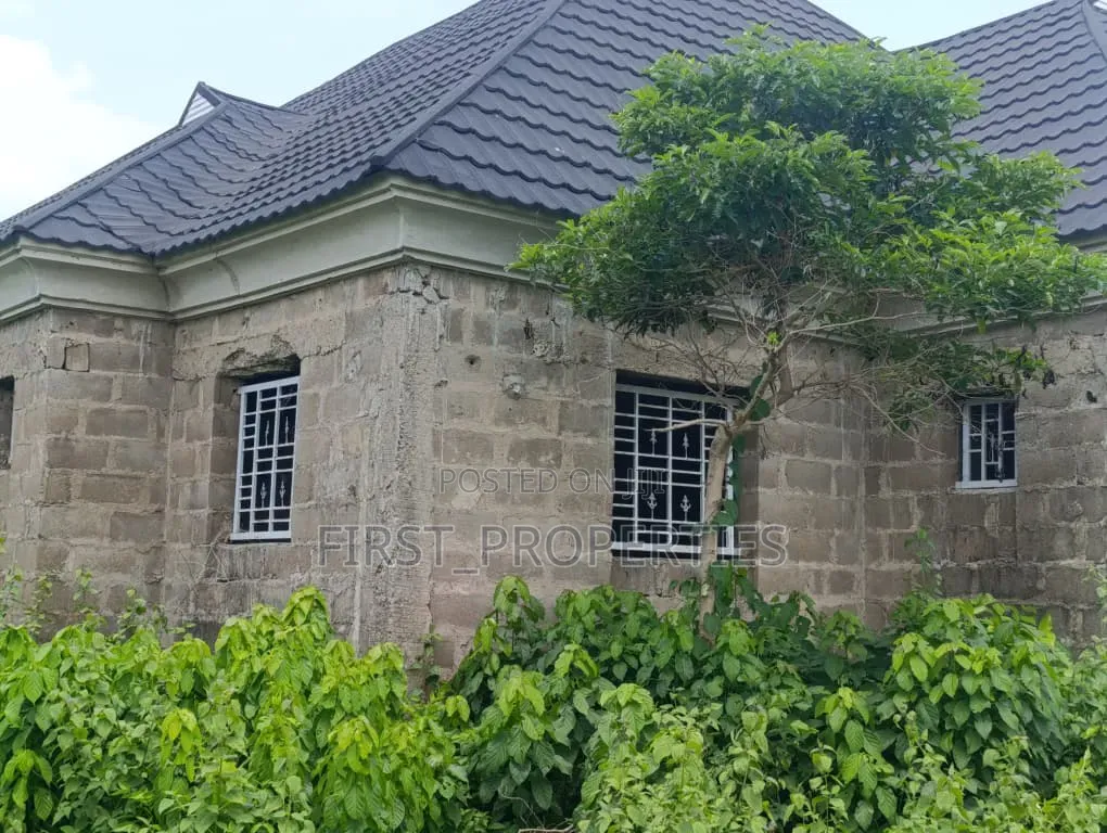 4bdrm Bungalow in Gbadewole Idi Ape, Oyo for sale in Oyo