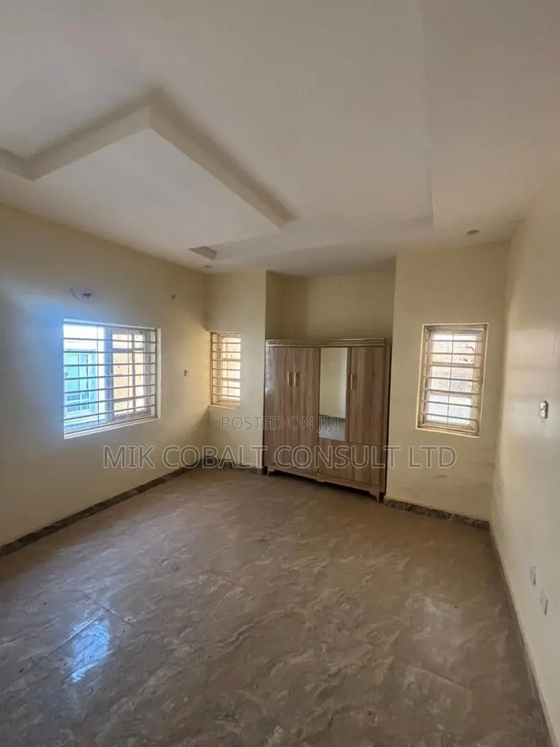 5bdrm Bungalow in Etisalat Estate, Lugbe District for sale in Lugbe District
