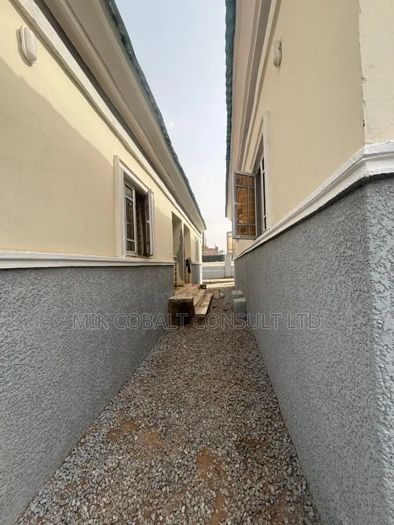 5bdrm Bungalow in Etisalat Estate, Lugbe District for sale in Lugbe District