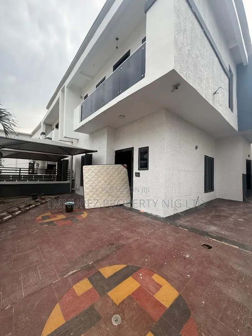 4bdrm Duplex in Chevron for rent in Chevron