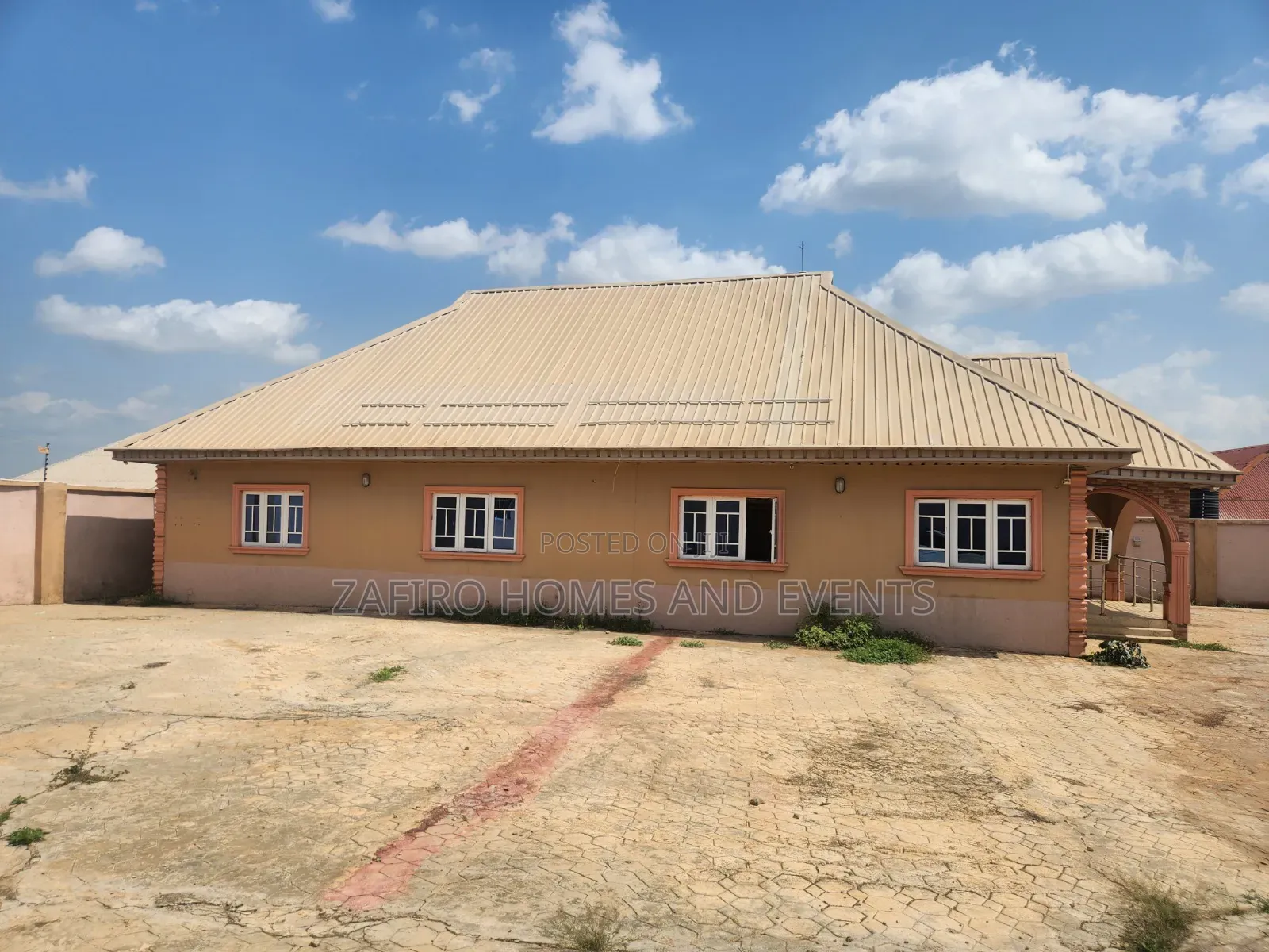 3bdrm Bungalow in Olorunda Abaa, Ibadan for sale in Ibadan