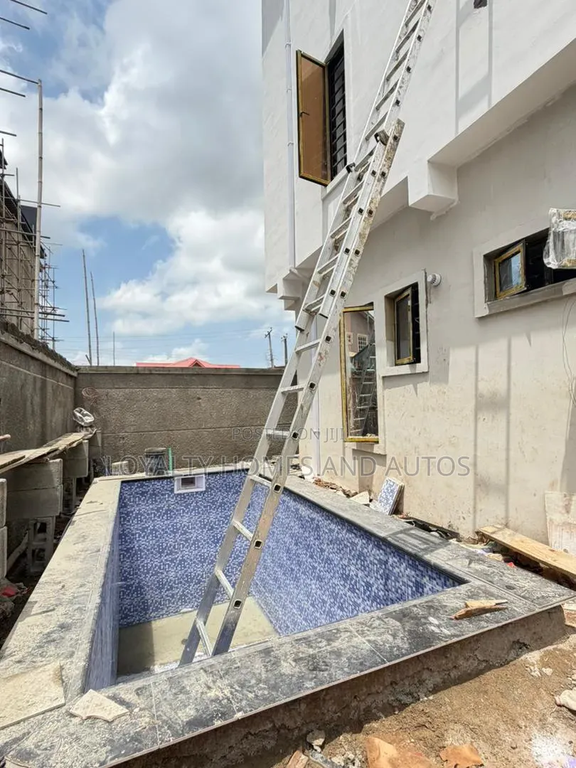 5bdrm Duplex in GRA Phase 1 for sale in GRA Phase 1