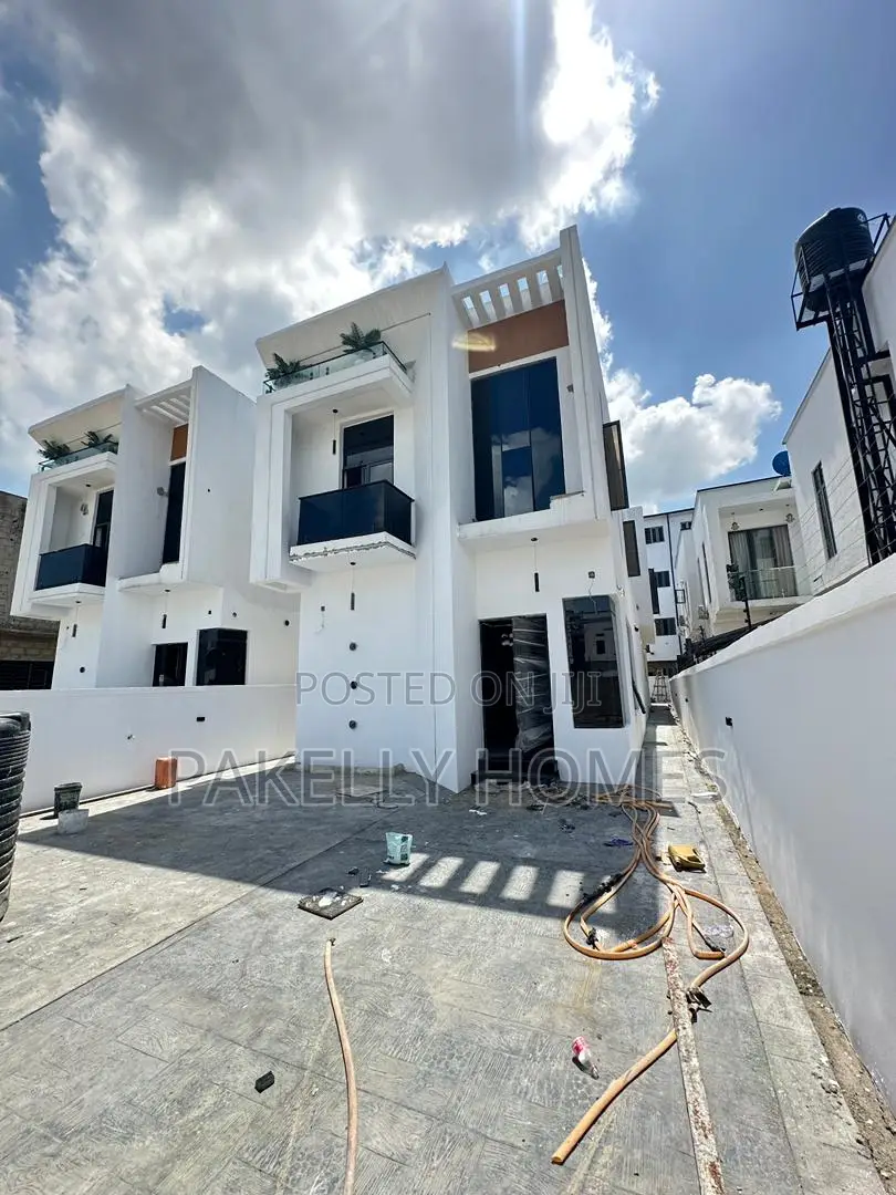Luxury Exquisite Spacious 5 Bedroom Fully Detached Duplex in VGC / Ajah