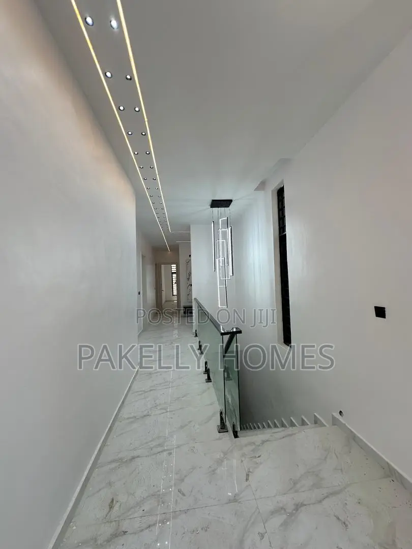 Luxury Exquisite Spacious 5 Bedroom Fully Detached Duplex in VGC / Ajah