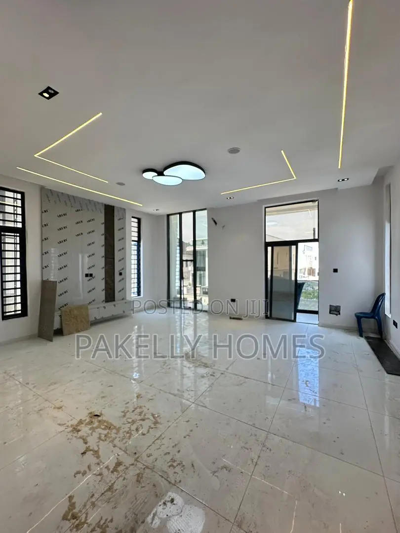 Luxury Exquisite Spacious 5 Bedroom Fully Detached Duplex in VGC / Ajah