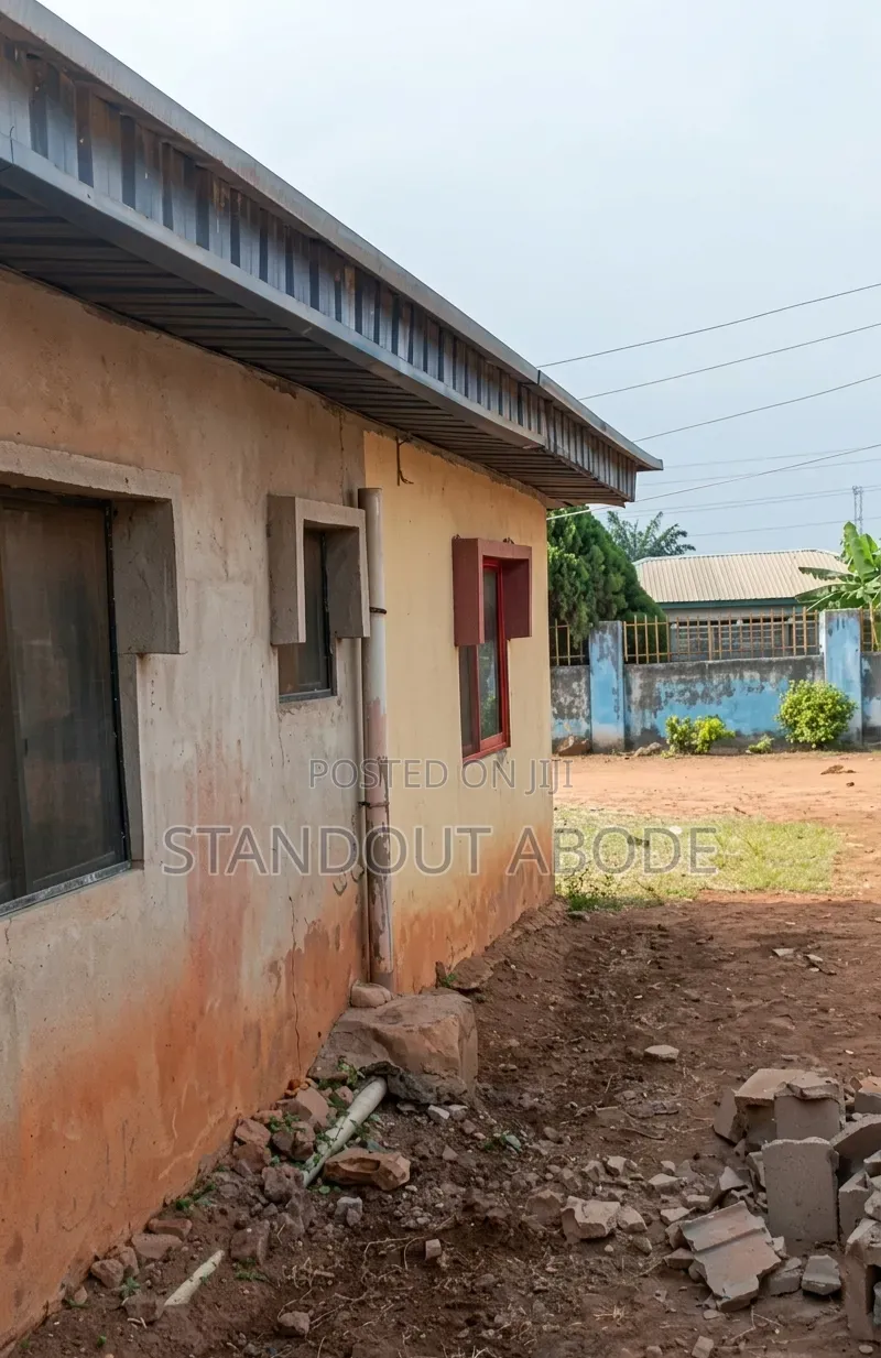 5bdrm Bungalow in Serene Location, Ita Oluwo for sale in Ita Oluwo