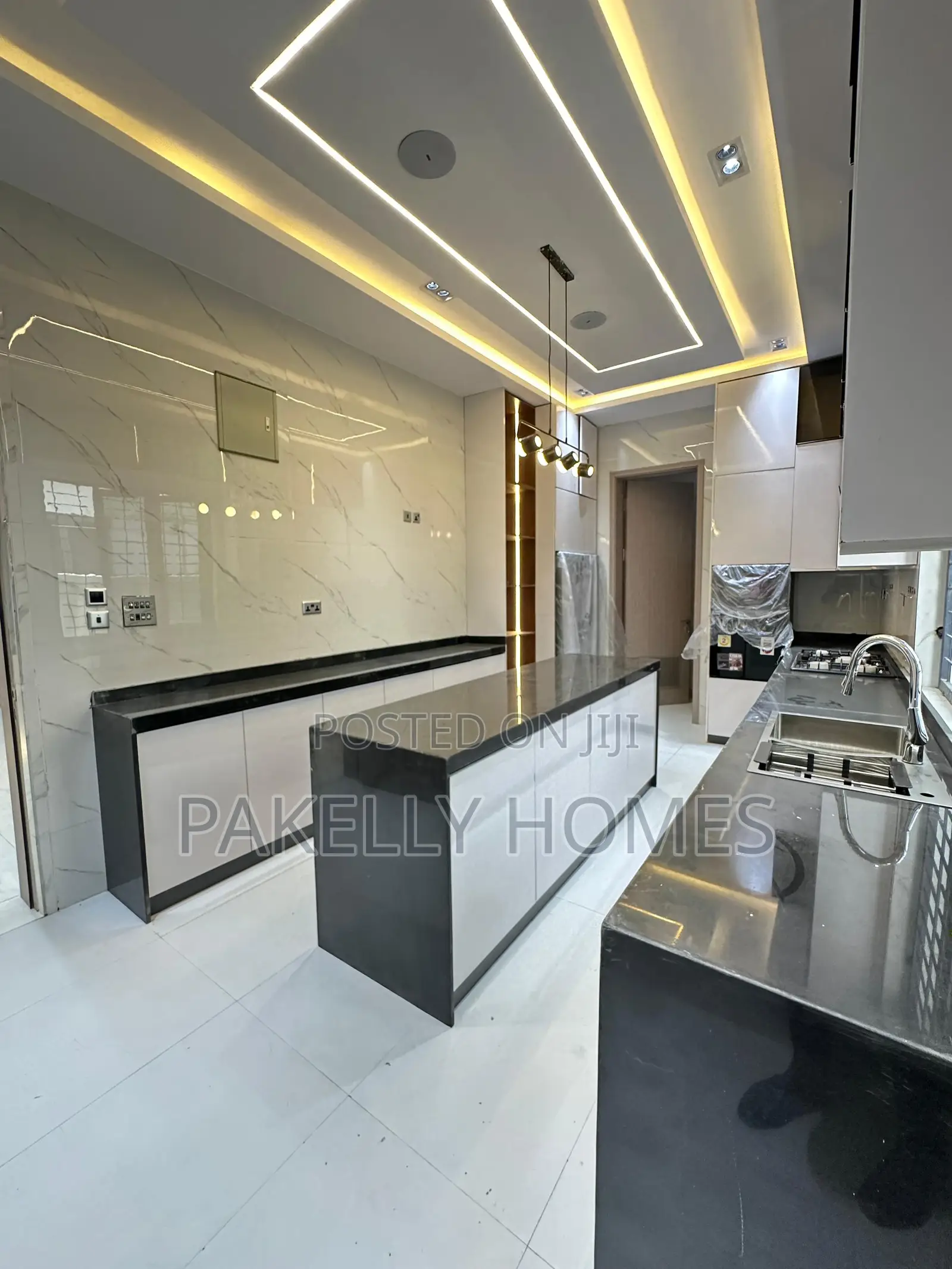 Exquisite Spacious Luxury 5 Bedroom Detached Duplex in Lekki Phase 1
