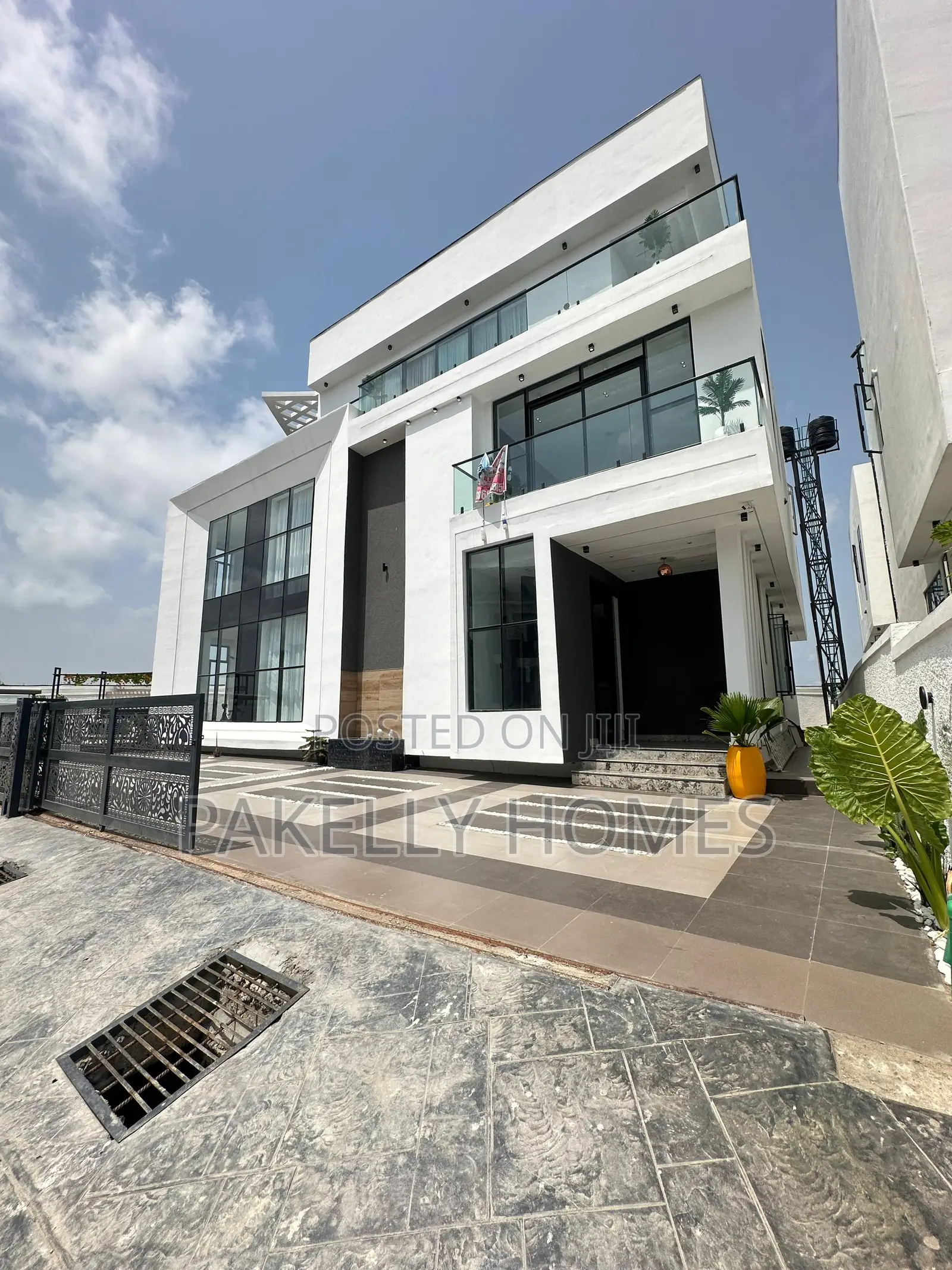 Outstanding, Exquisite, Spacious 5 Bedroom Detached Duplex in Chevron