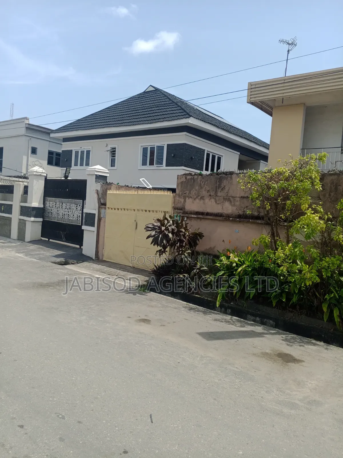 2bdrm Block of Flats in Bode Thomas. for rent in Bode Thomas