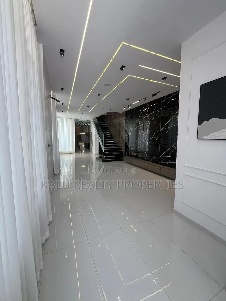 5bdrm Duplex in Ikota for sale in Ikota