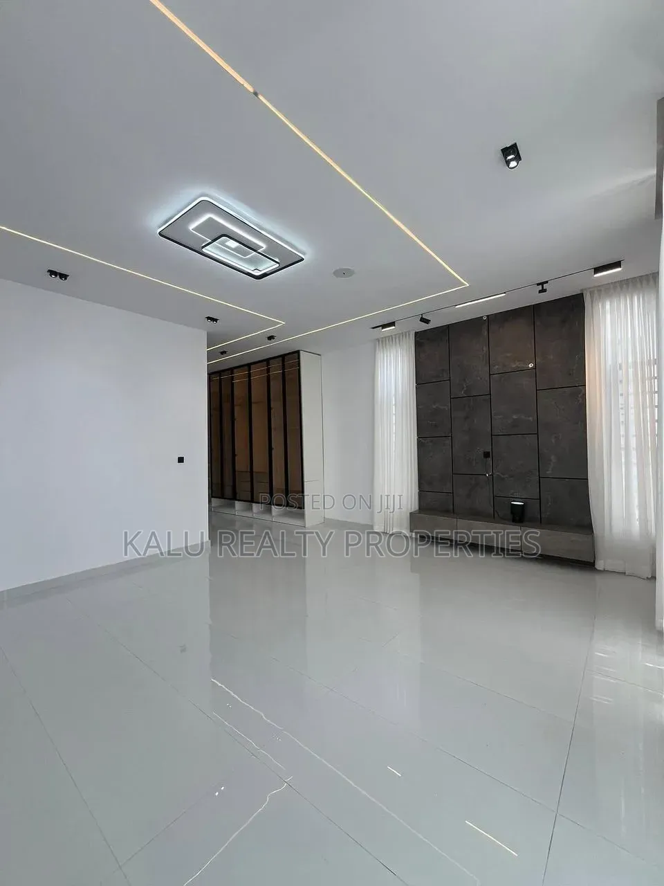 5bdrm Duplex in Ikota for sale in Ikota