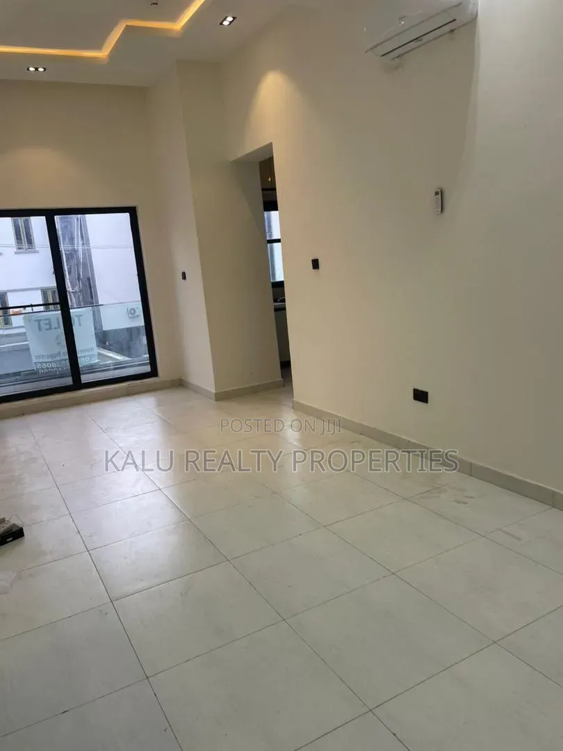 4bdrm Duplex in Ikota for rent in Ikota
