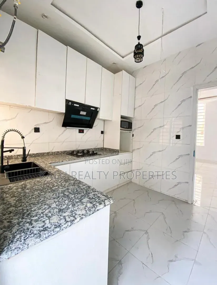 4bdrm Duplex in Ikota for rent in Ikota