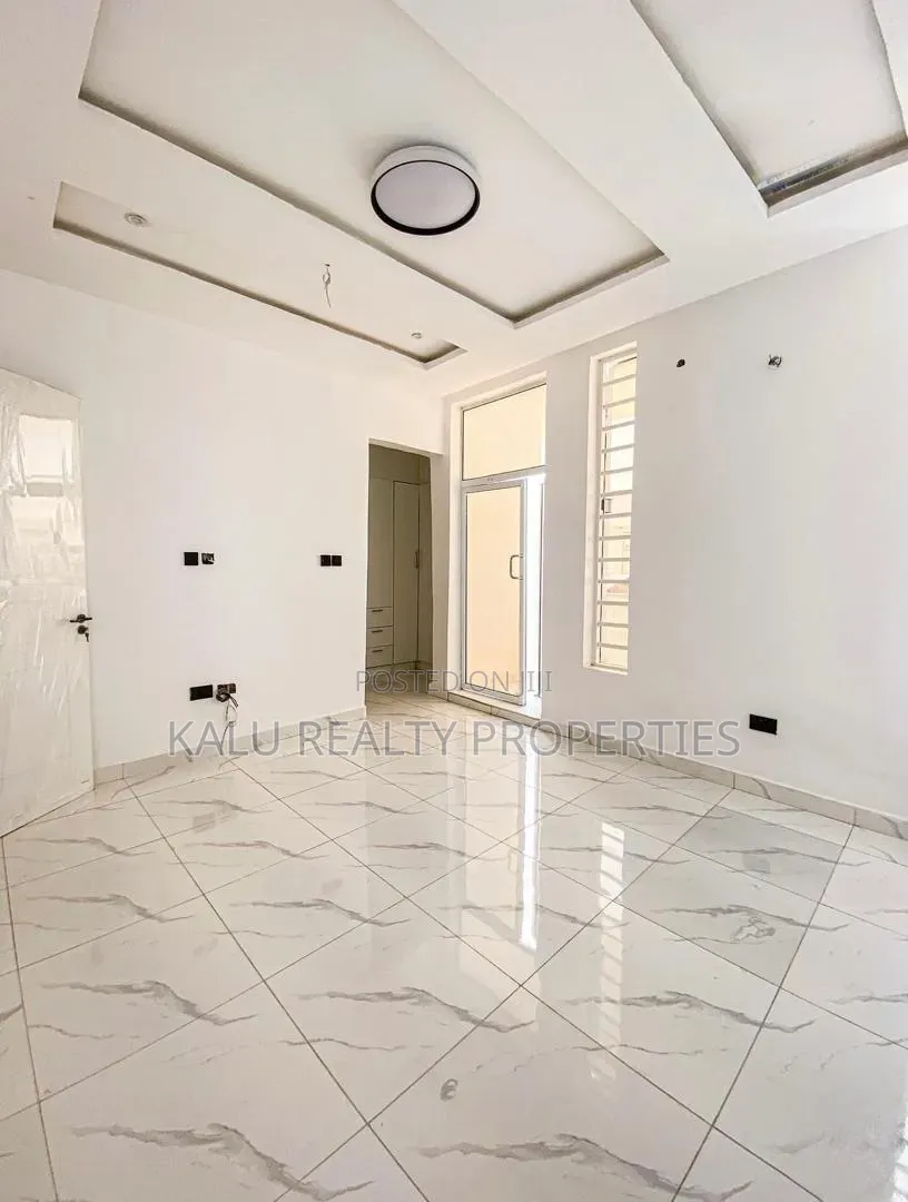 4bdrm Duplex in Ikota for rent in Ikota